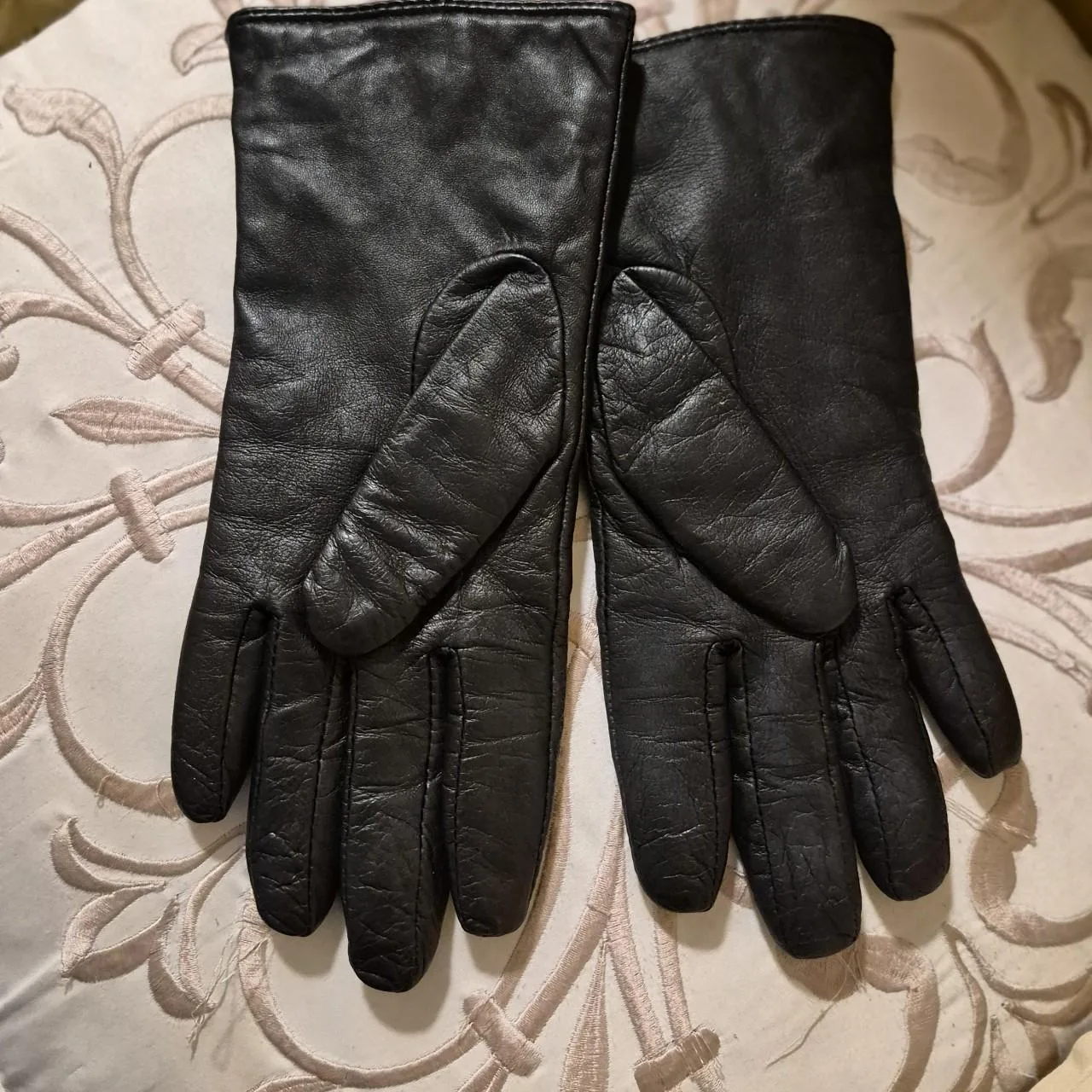 Women's Black Gloves - Image 6