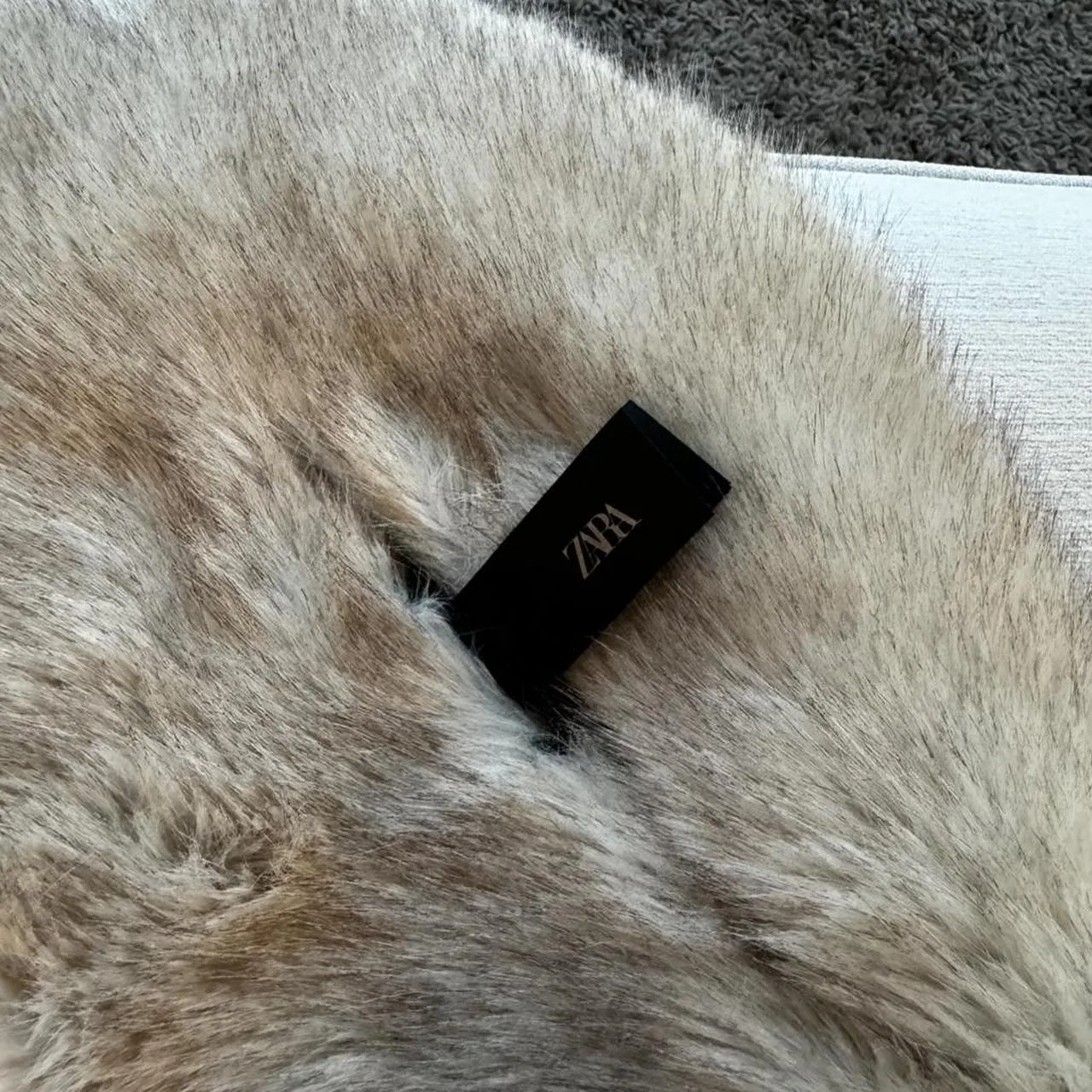 Zara Women's Grey and Cream Scarf-wraps - Image 7