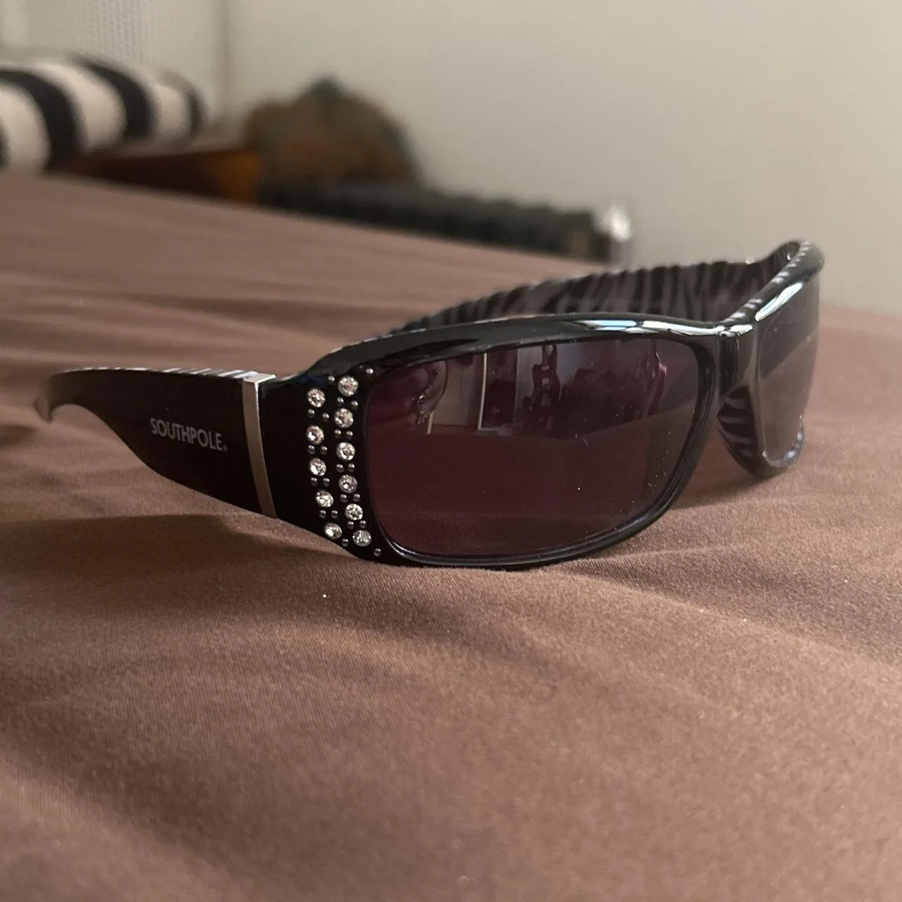 Southpole Women's Black and Brown Sunglasses - Image 3