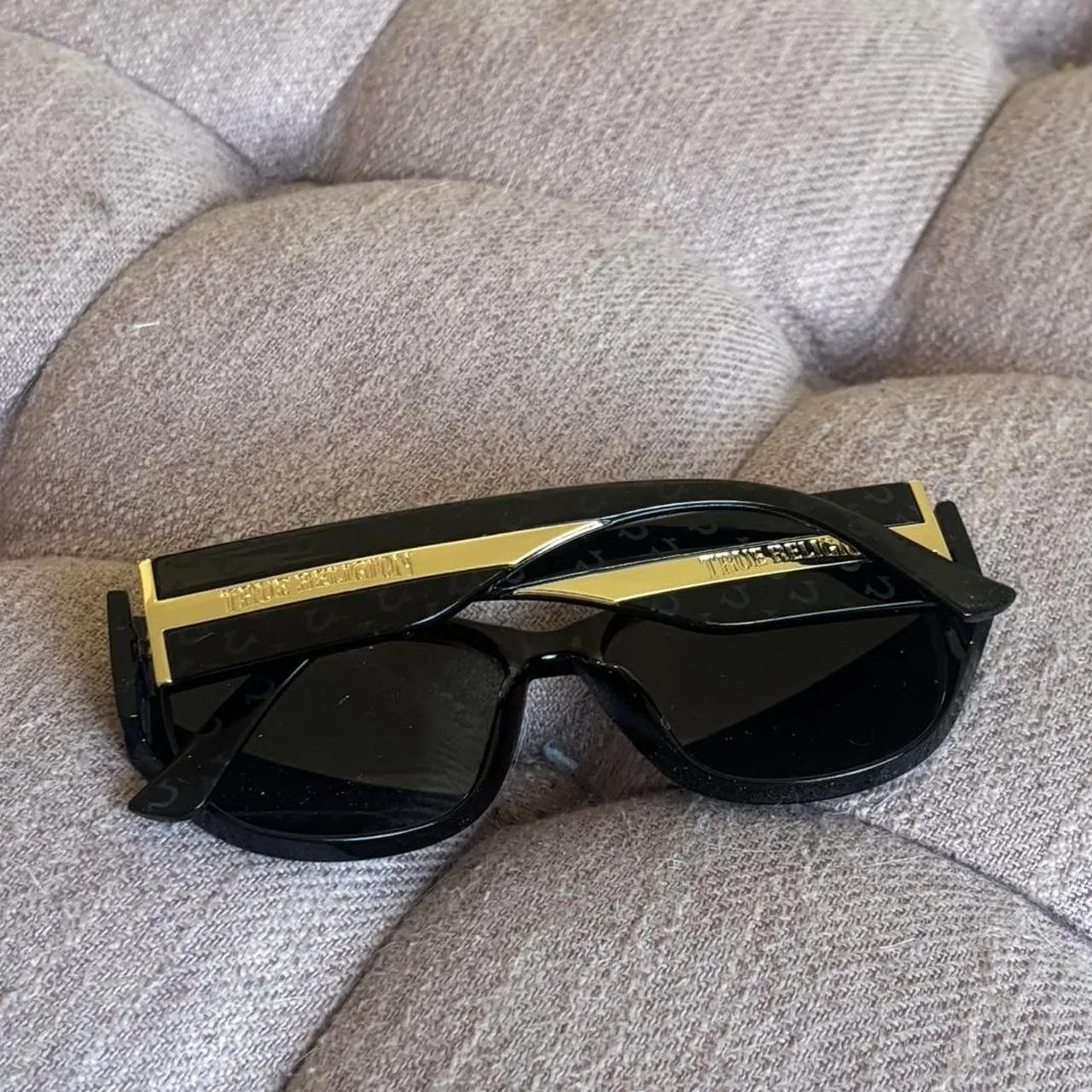 True Religion Women's Black Sunglasses - Image 4