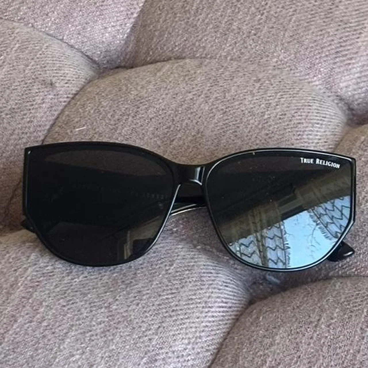 True Religion Women's Black Sunglasses - Image 5