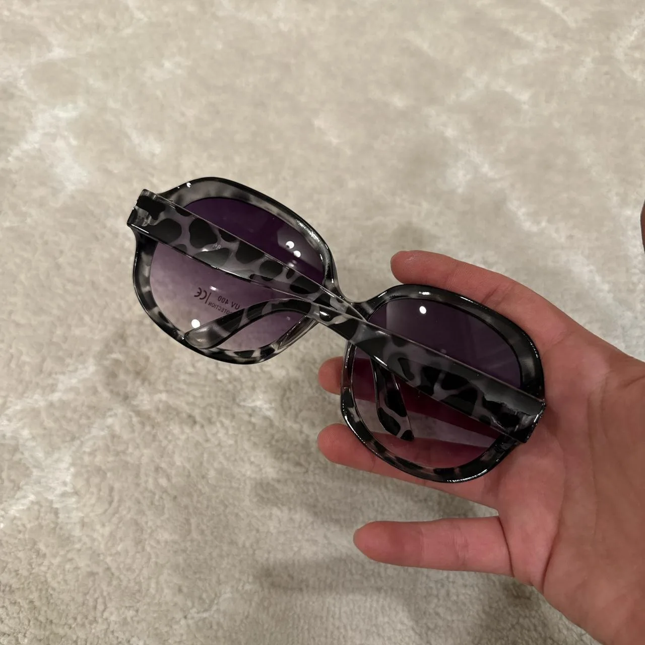 Women's Grey and Black Sunglasses - Image 2