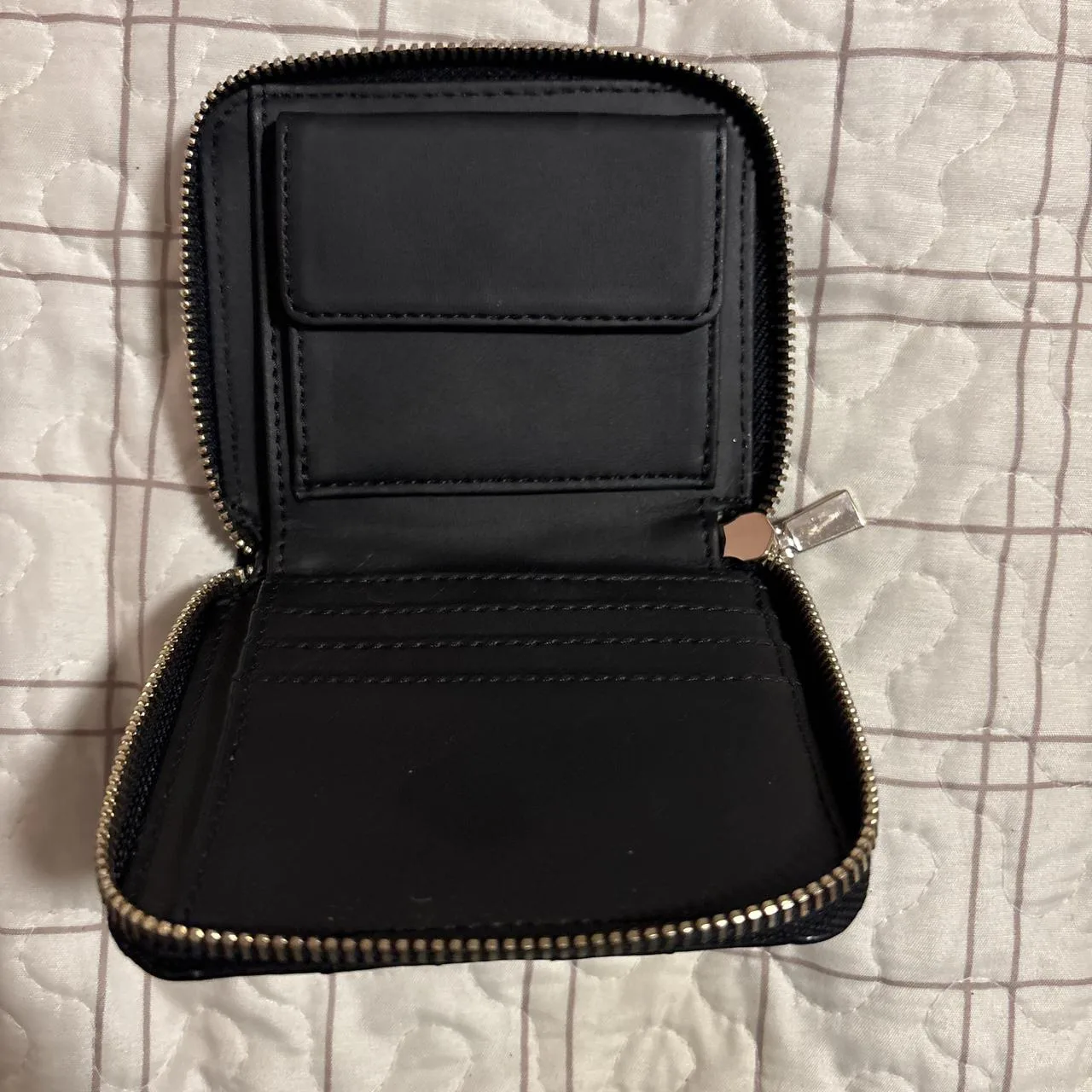 Guess Women's Black and Navy Wallet-purses - Image 3
