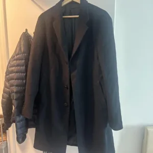 UNIQLO Men's Black and Navy Coat