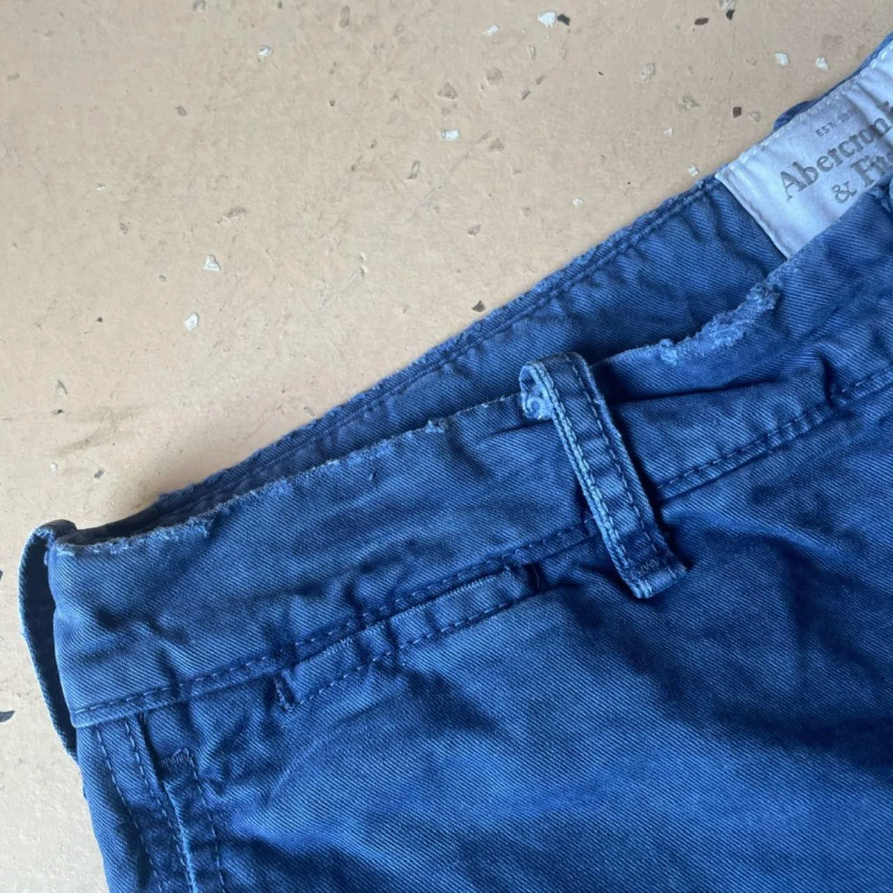 Abercrombie & Fitch Men's Navy and Blue Shorts - Image 3