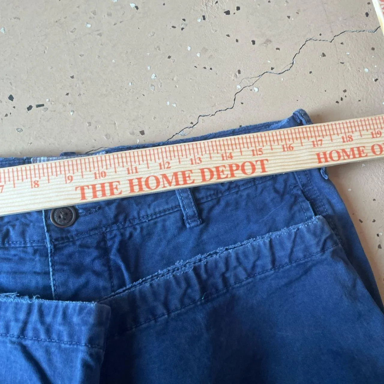 Abercrombie & Fitch Men's Navy and Blue Shorts - Image 5