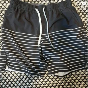 Vuori Men's Black and Grey Shorts