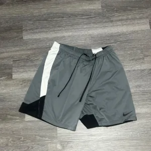Nike Men's Grey Shorts