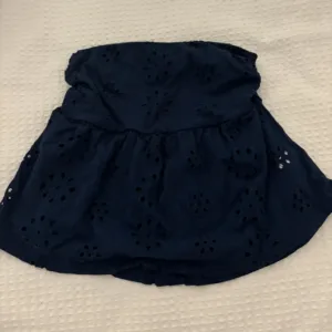 American Eagle Outfitters Women's Navy and Blue Crop-top